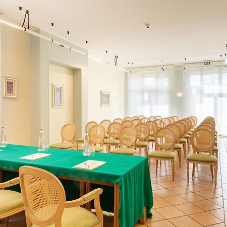 Hotel Tuder Todi Bagian luar foto