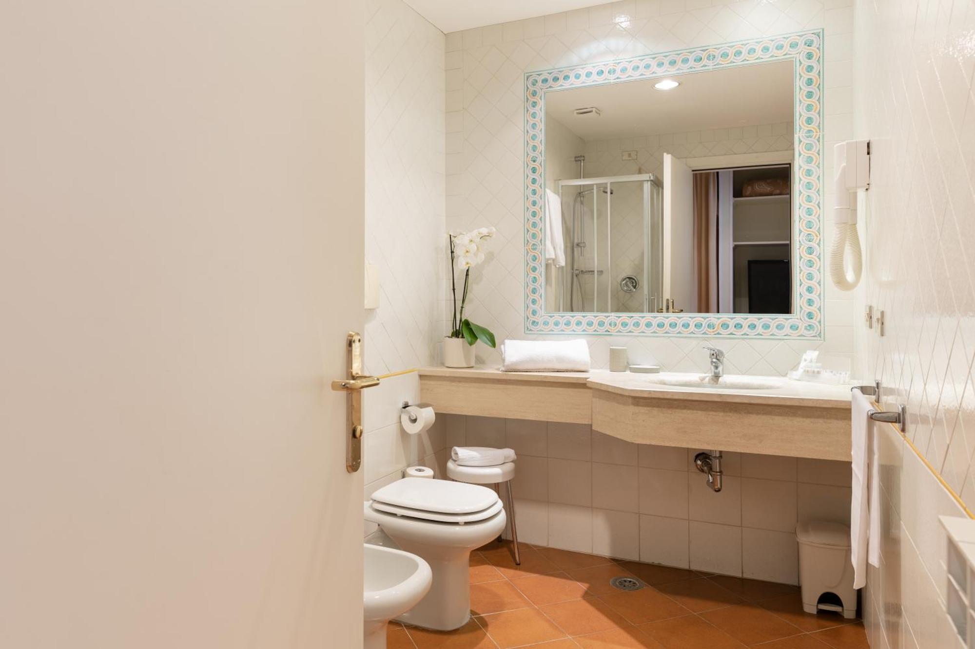 Hotel Tuder Todi Bagian luar foto
