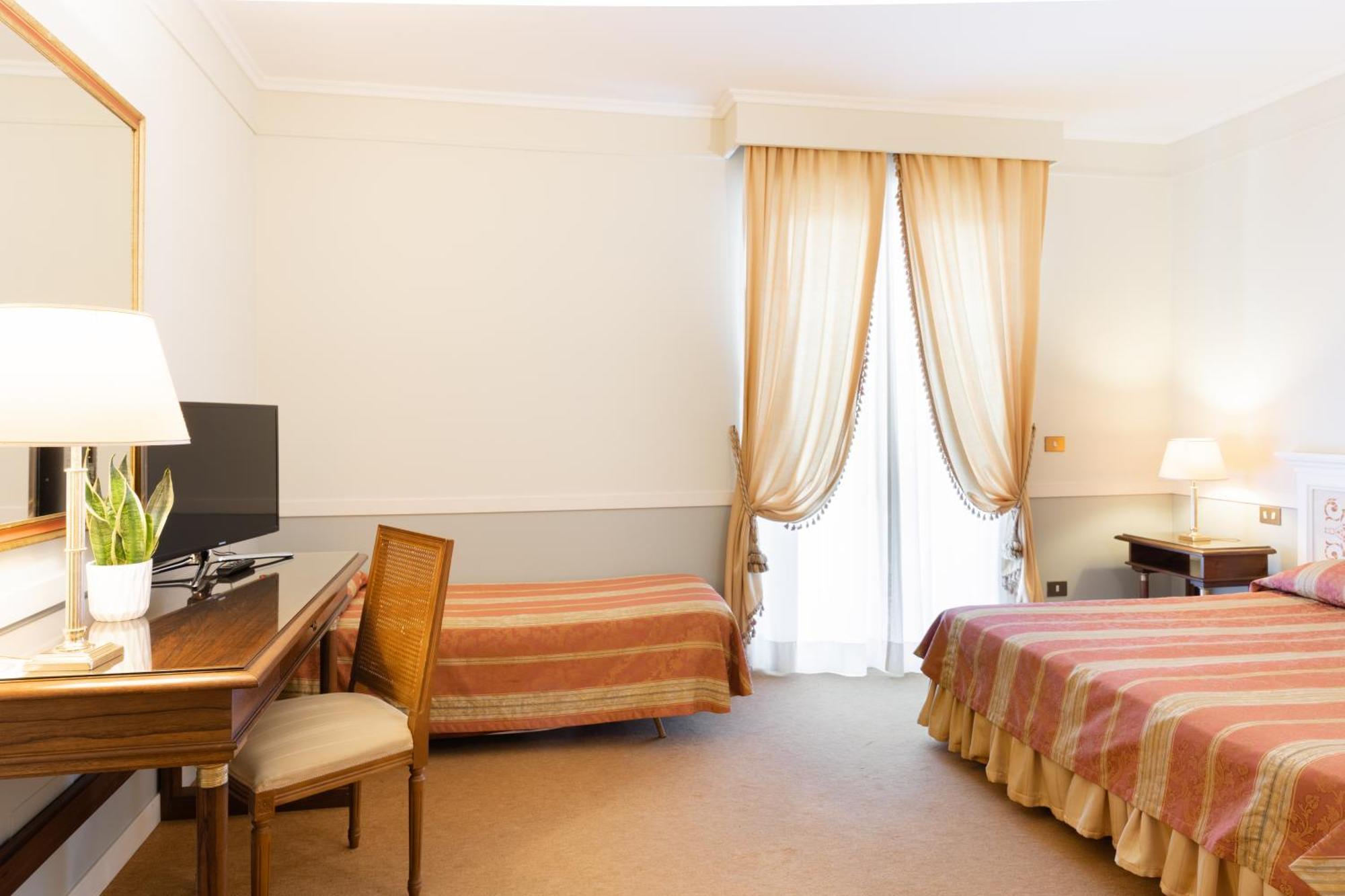 Hotel Tuder Todi Bagian luar foto