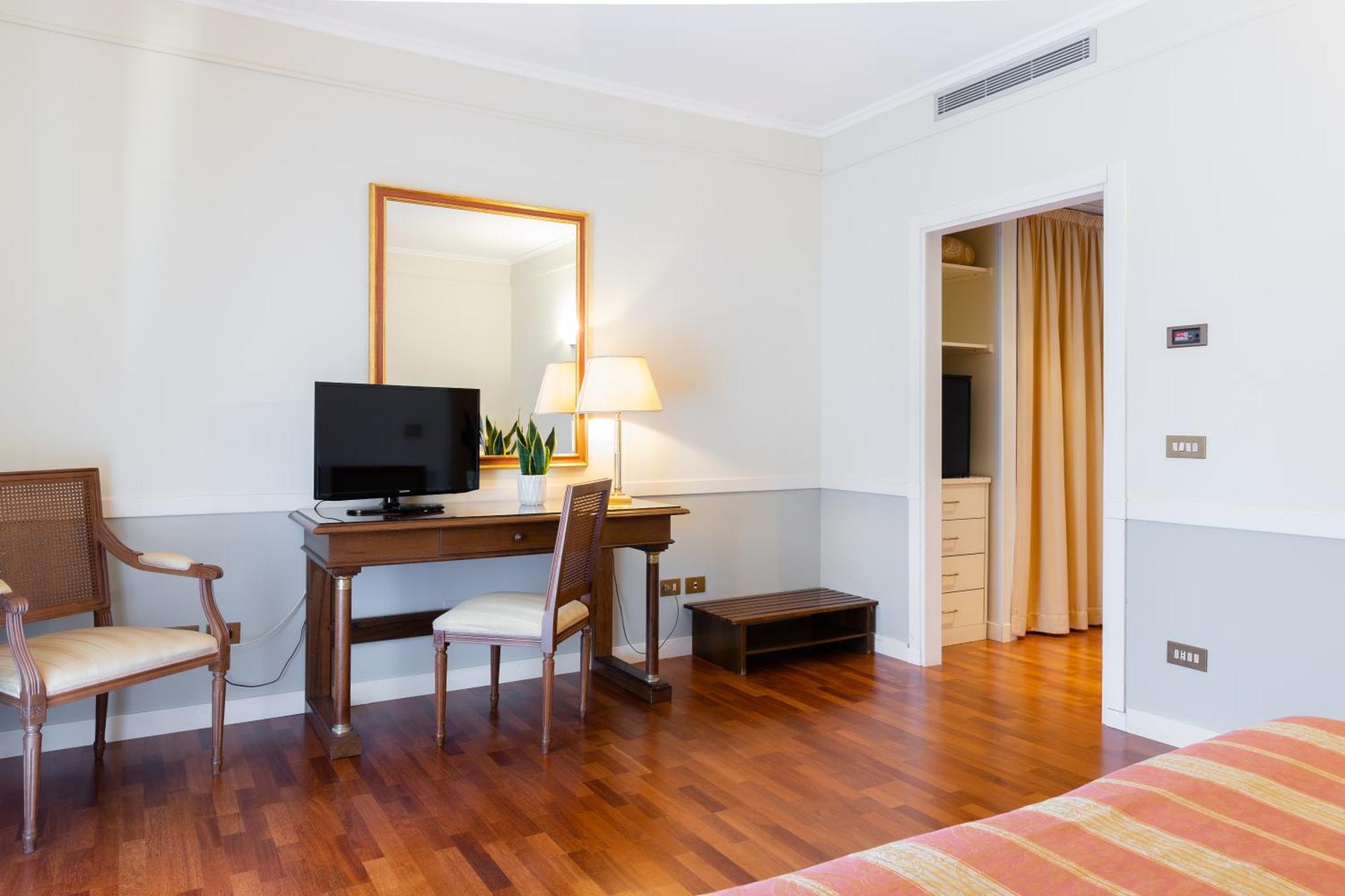 Hotel Tuder Todi Bagian luar foto